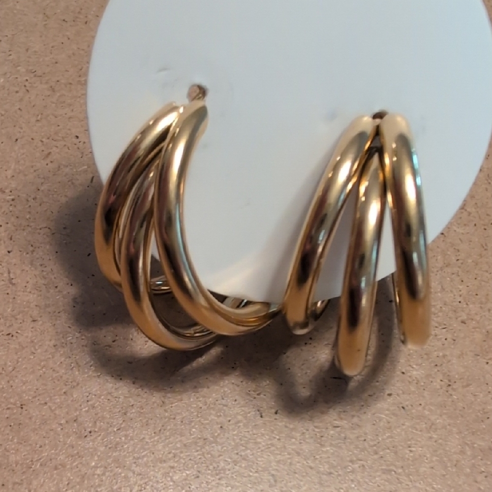 Sophisticated Gold Curved Earrings with Layered Design